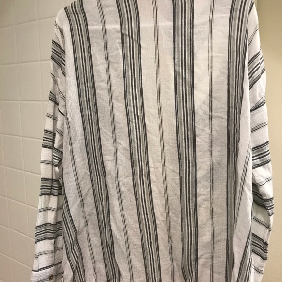 🦇 O’Neill Alamo Woven Top button up - Picture 3 of 5